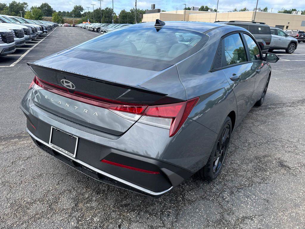 New 2026 Hyundai Elantra SEL Sport FWD image 5