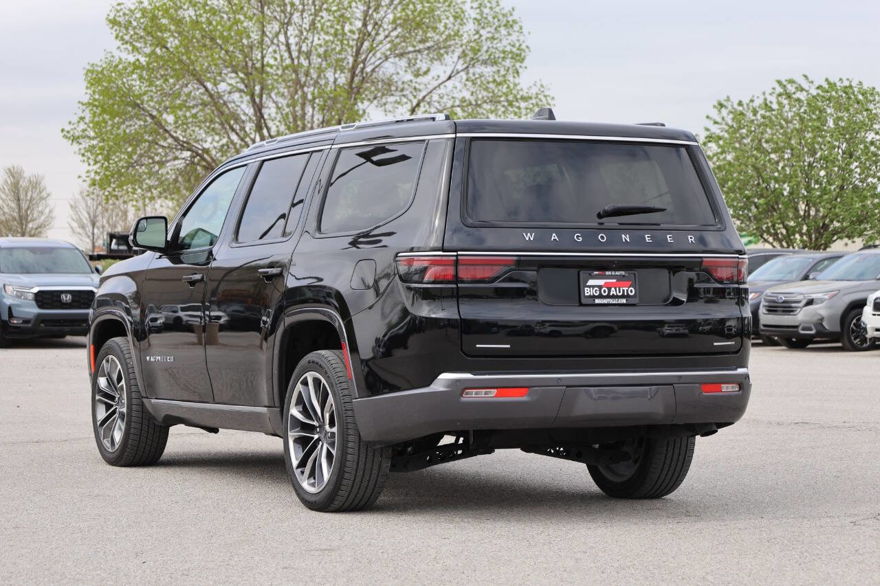 Used 2022 Jeep Wagoneer Series III w/ Premium Group I AWD/4WD image 11