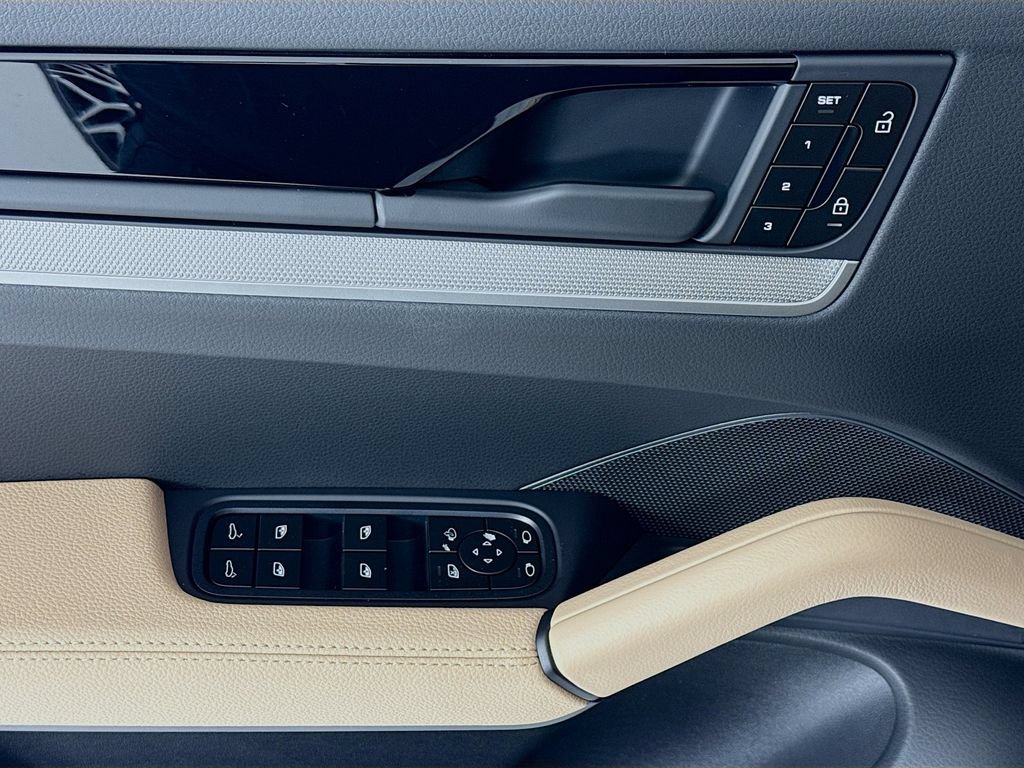 New 2026 Porsche Cayenne Coupe AWD/4WD image 11