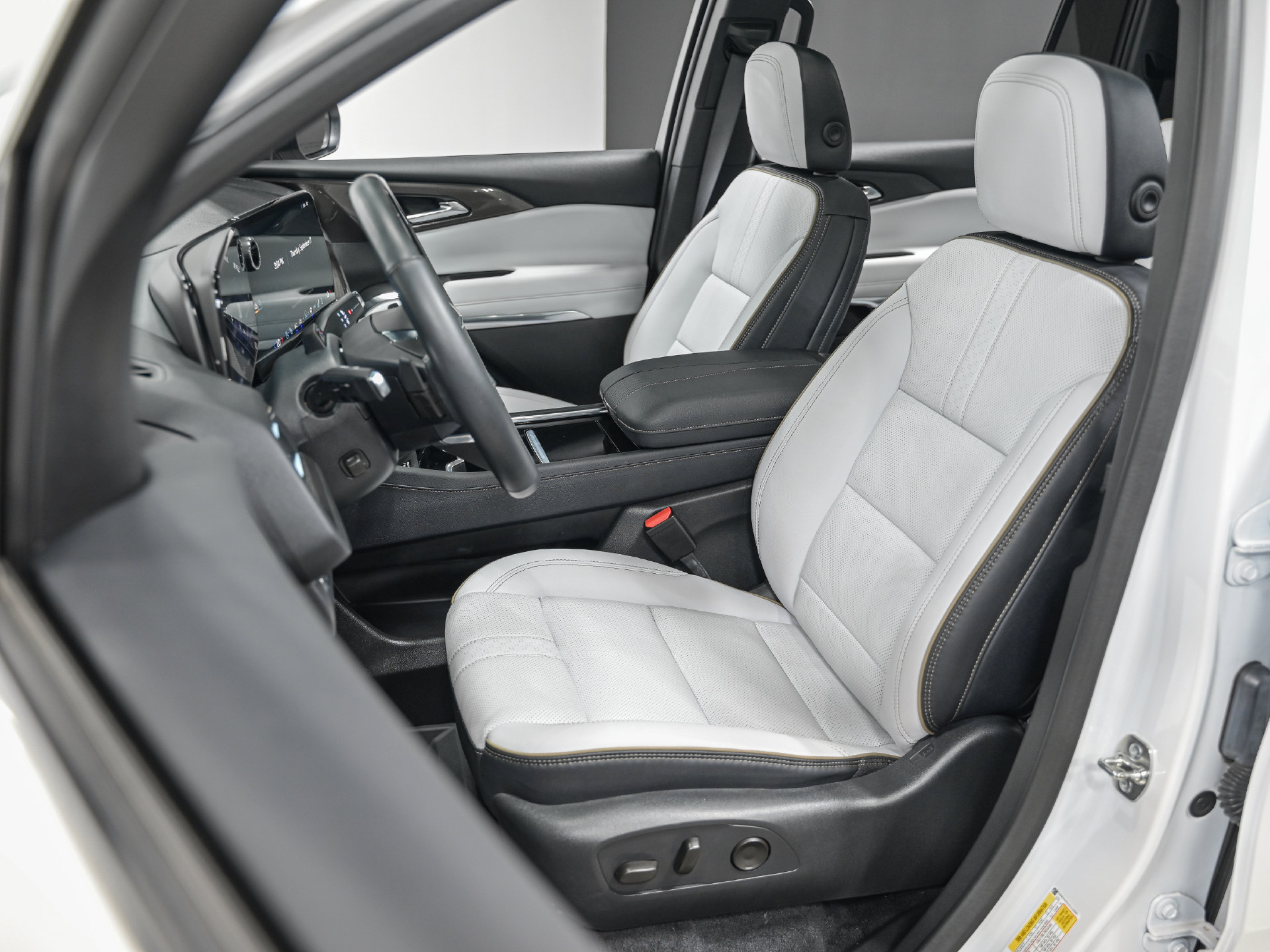 Used 2025 Chevrolet Traverse High Country AWD/4WD image 16