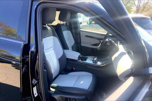 Used 2026 Land Rover Range Rover Evoque Dynamic SE AWD/4WD image 7