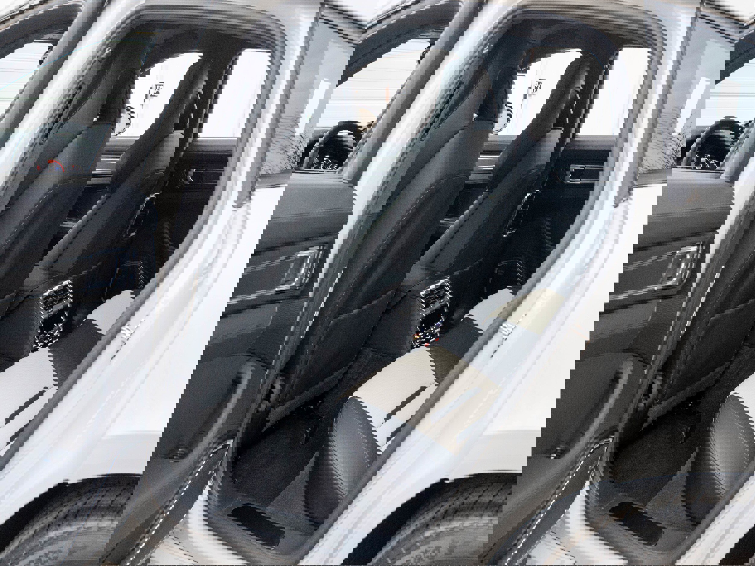 Used 2022 Porsche Panamera GTS w/ Premium Package image 34