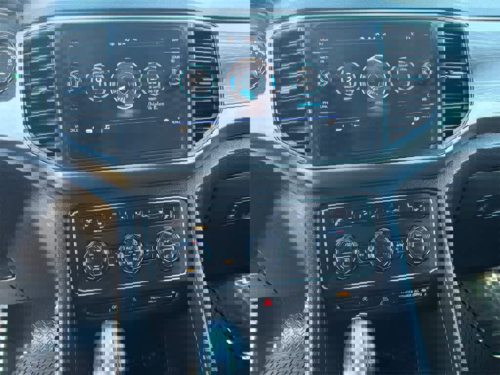 Used 2020 Volkswagen Atlas Cross Sport SE w/ Panoramic Sunroof Package image 26