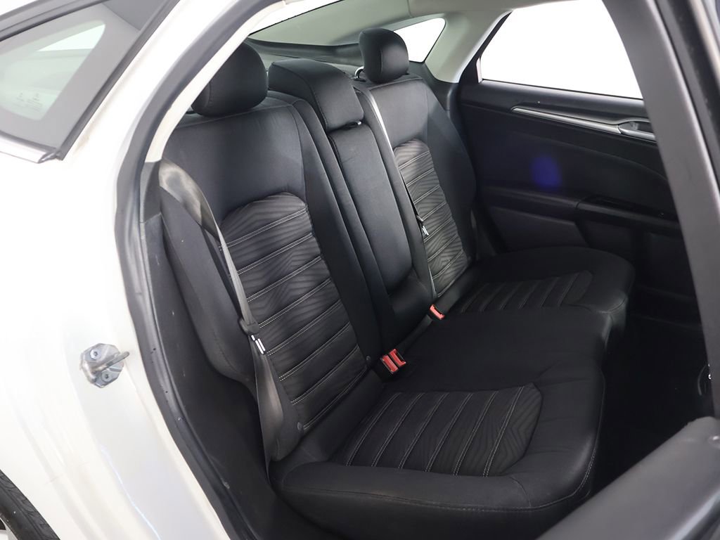 Used 2016 Ford Fusion SE FWD image 28