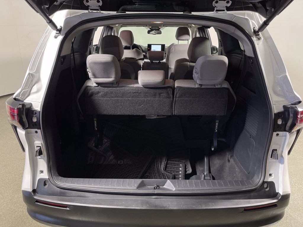Certified 2026 Toyota Sienna LE FWD image 10