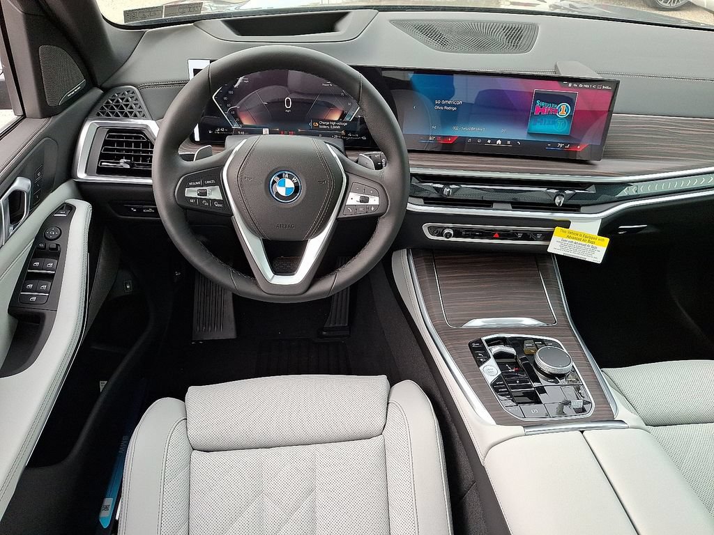 Used 2026 BMW X5 xDrive50e w/ Premium Package AWD/4WD image 2