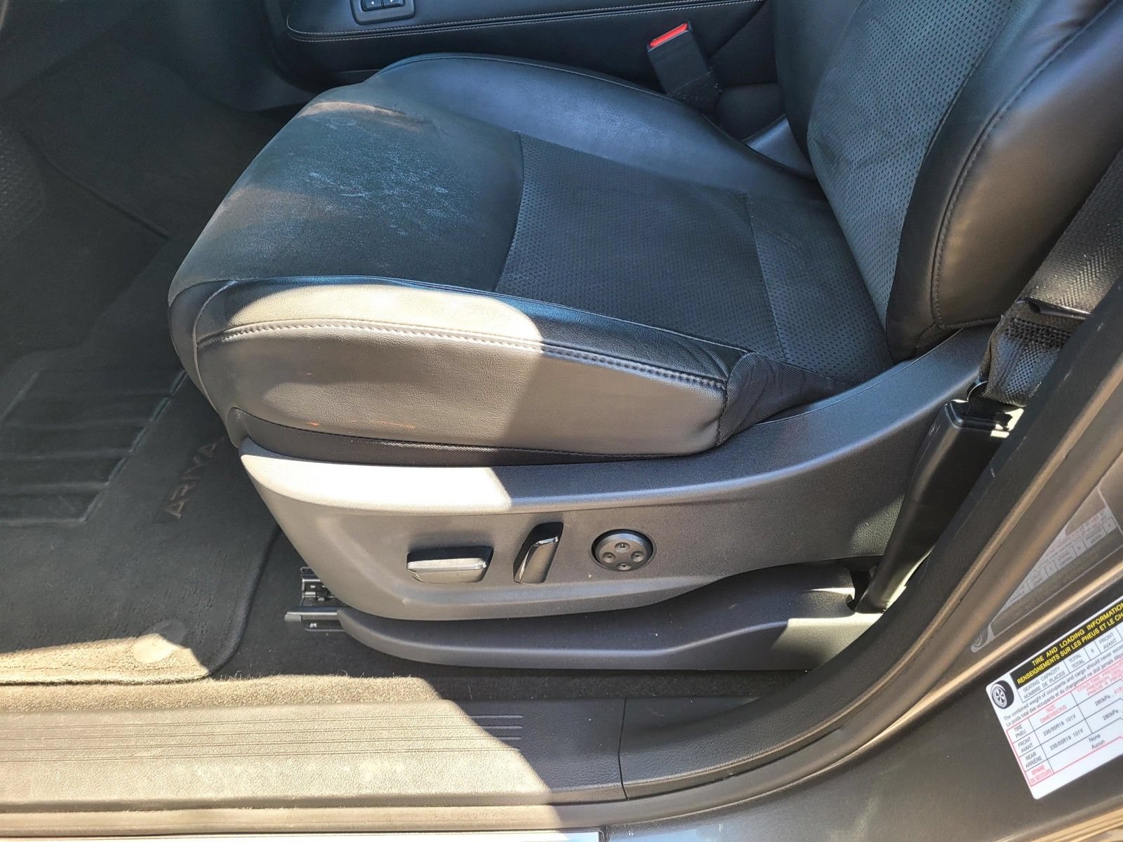 Used 2023 Nissan Ariya FWD image 25