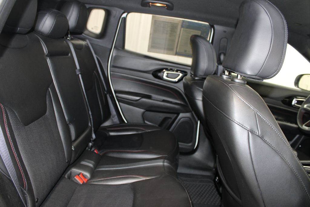 Used 2025 Jeep Compass Trailhawk AWD/4WD image 27