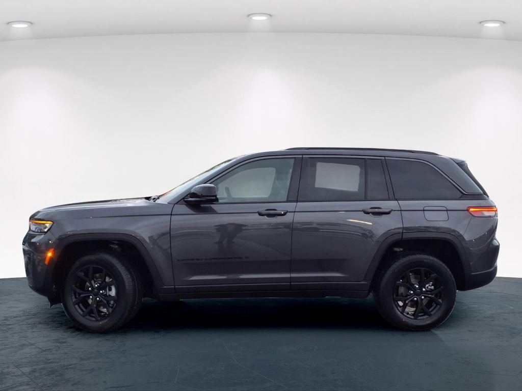 New 2026 Jeep Grand Cherokee Altitude image 5