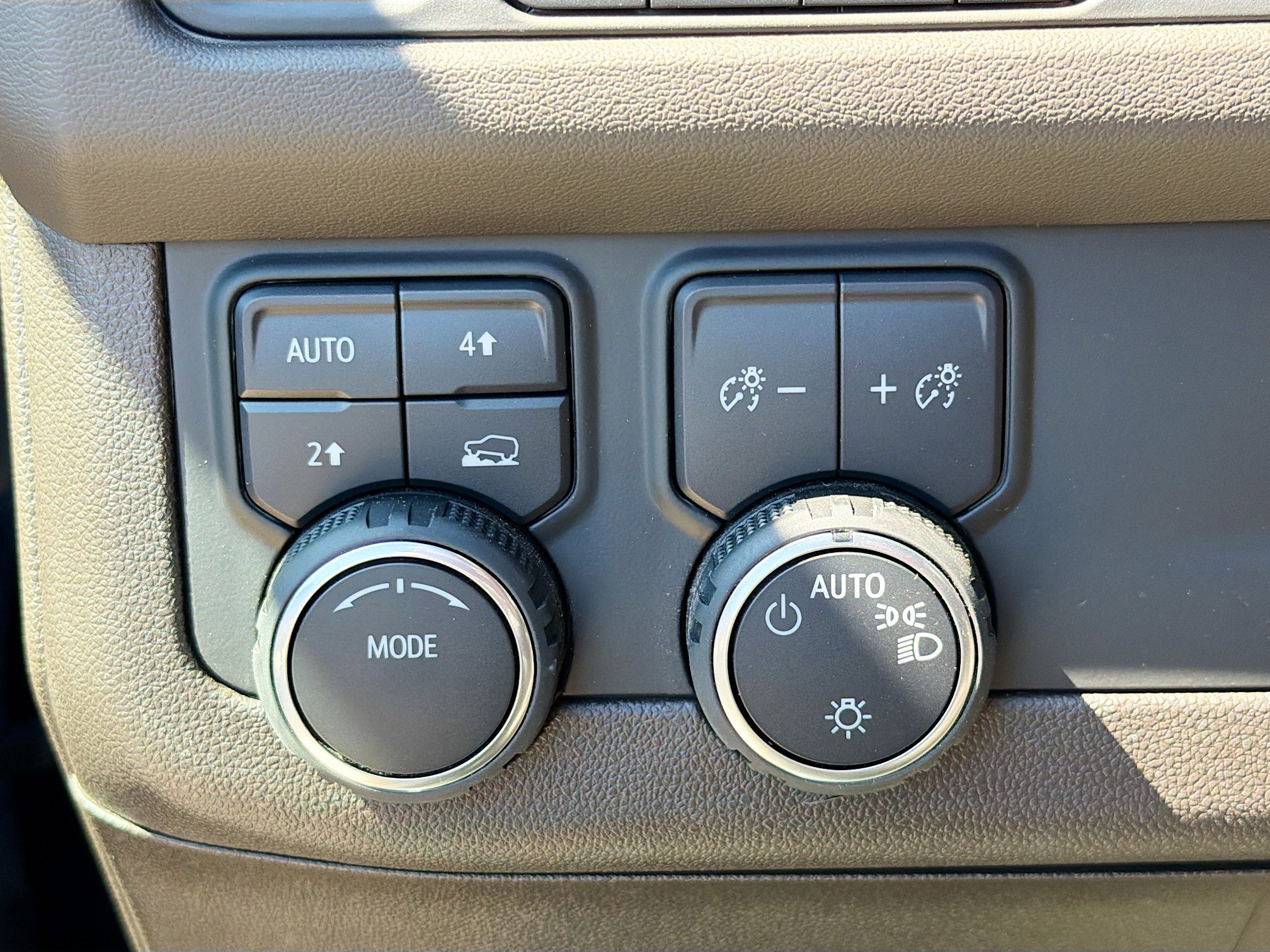 Used 2024 Chevrolet Tahoe LT w/ Luxury Package image 36