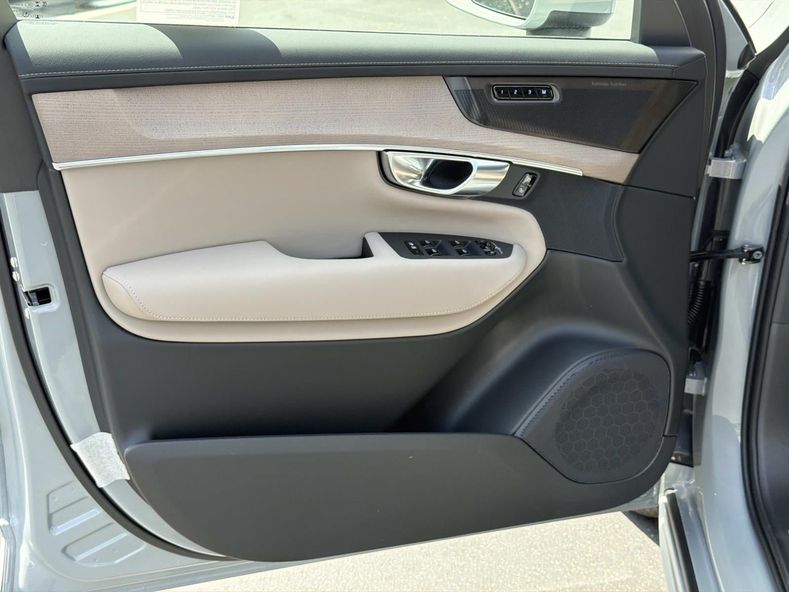 New 2027 Volvo XC90 B6 Plus AWD/4WD image 11