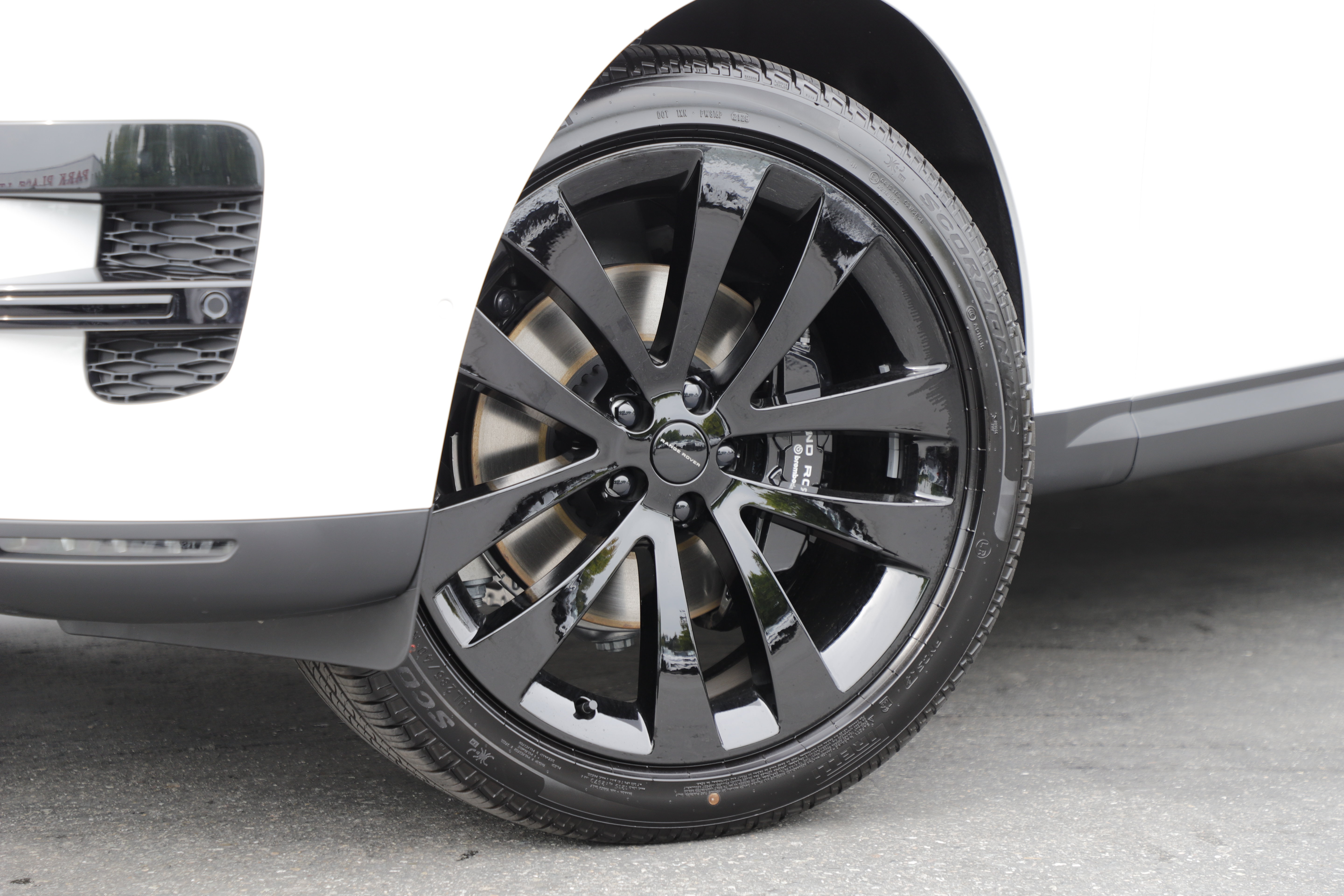 New 2026 Land Rover Range Rover Sport SE AWD/4WD image 2