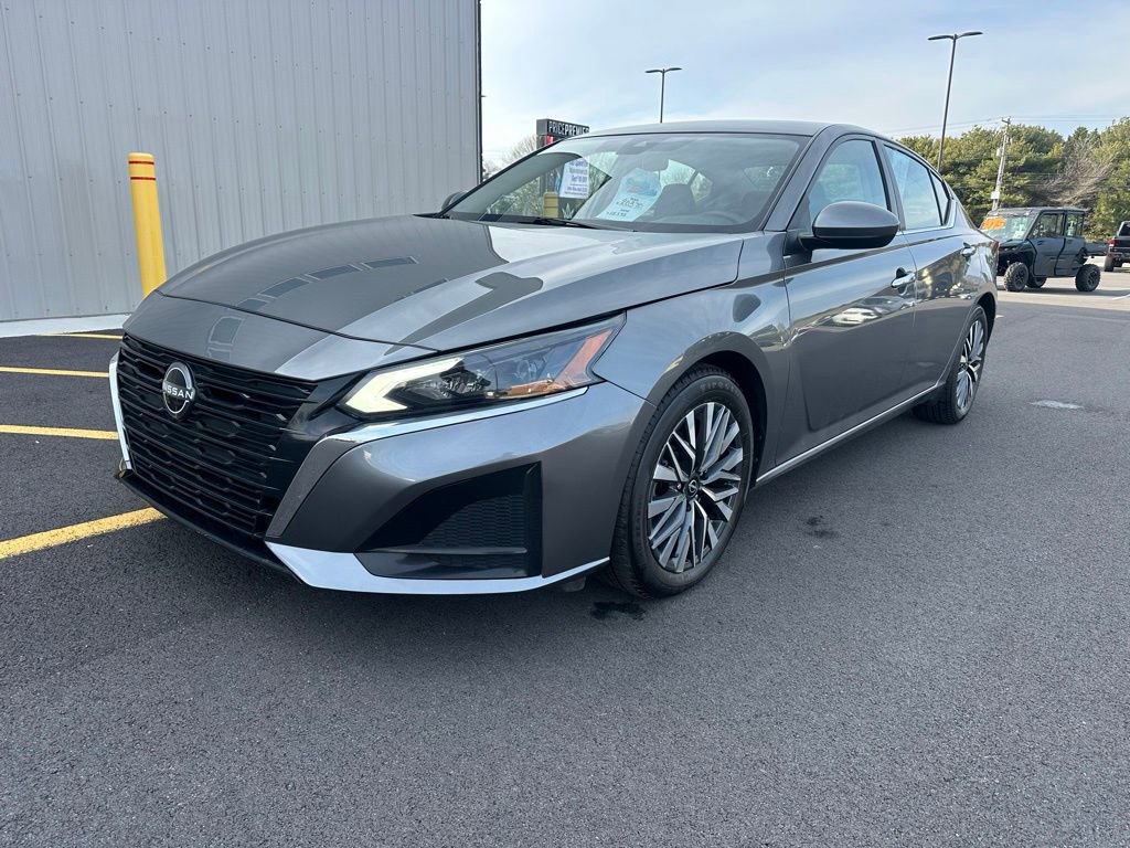 Used 2023 Nissan Altima 2.5 SV image 3