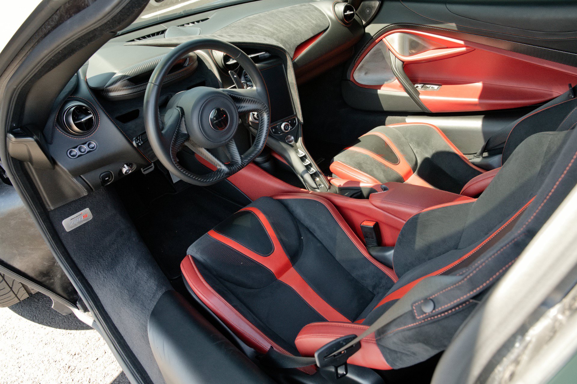 Used 2018 McLaren 720S Performance RWD image 2