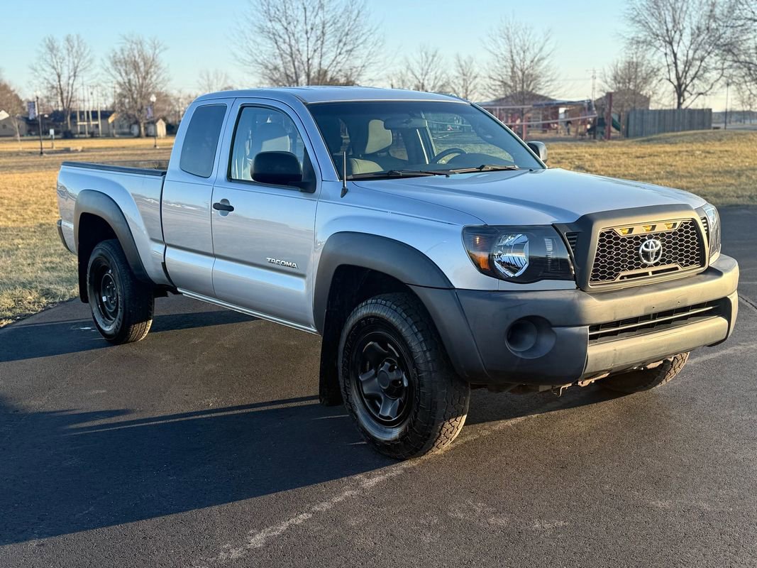 Used 2011 Toyota Tacoma 4x4 Access Cab V6 w/ Convenience Pkg image 3