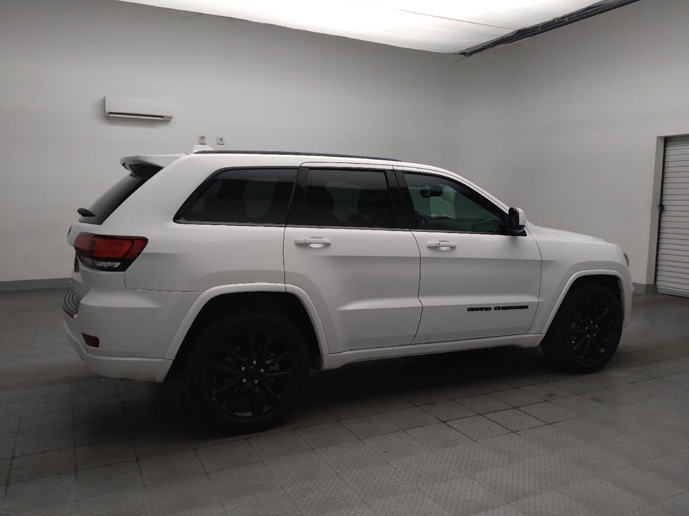 Used 2020 Jeep Grand Cherokee Altitude RWD image 10
