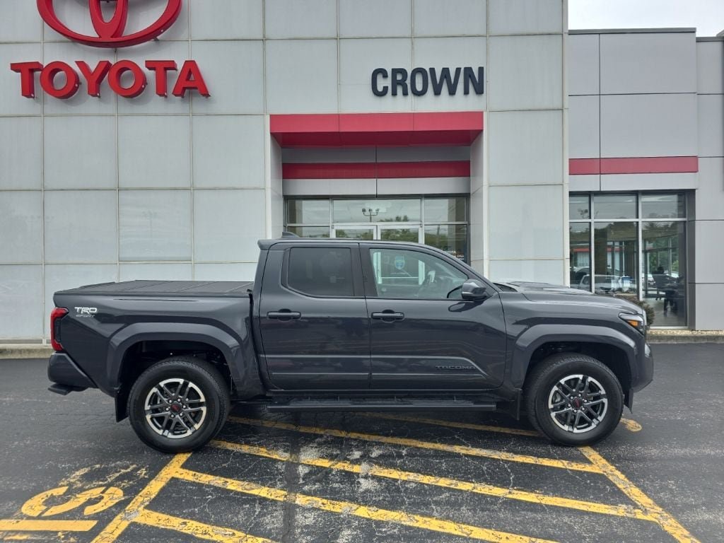 Used 2024 Toyota Tacoma TRD Sport AWD/4WD image 2