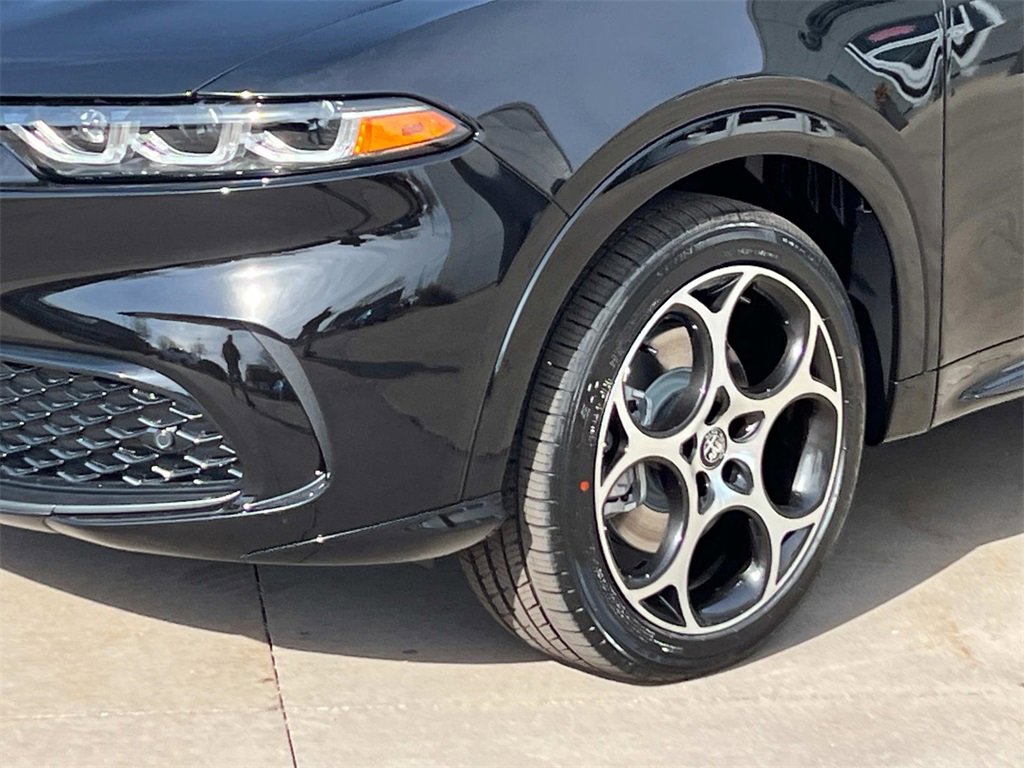 New 2025 Alfa Romeo Tonale image 8