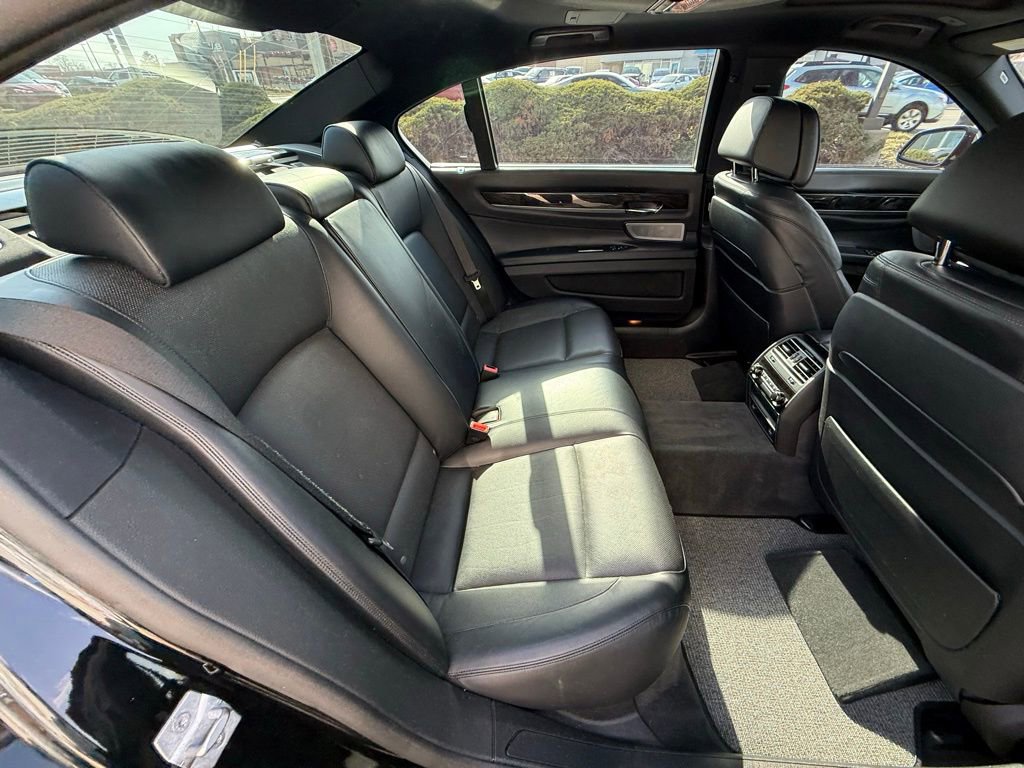 Used 2013 BMW 750Li image 39