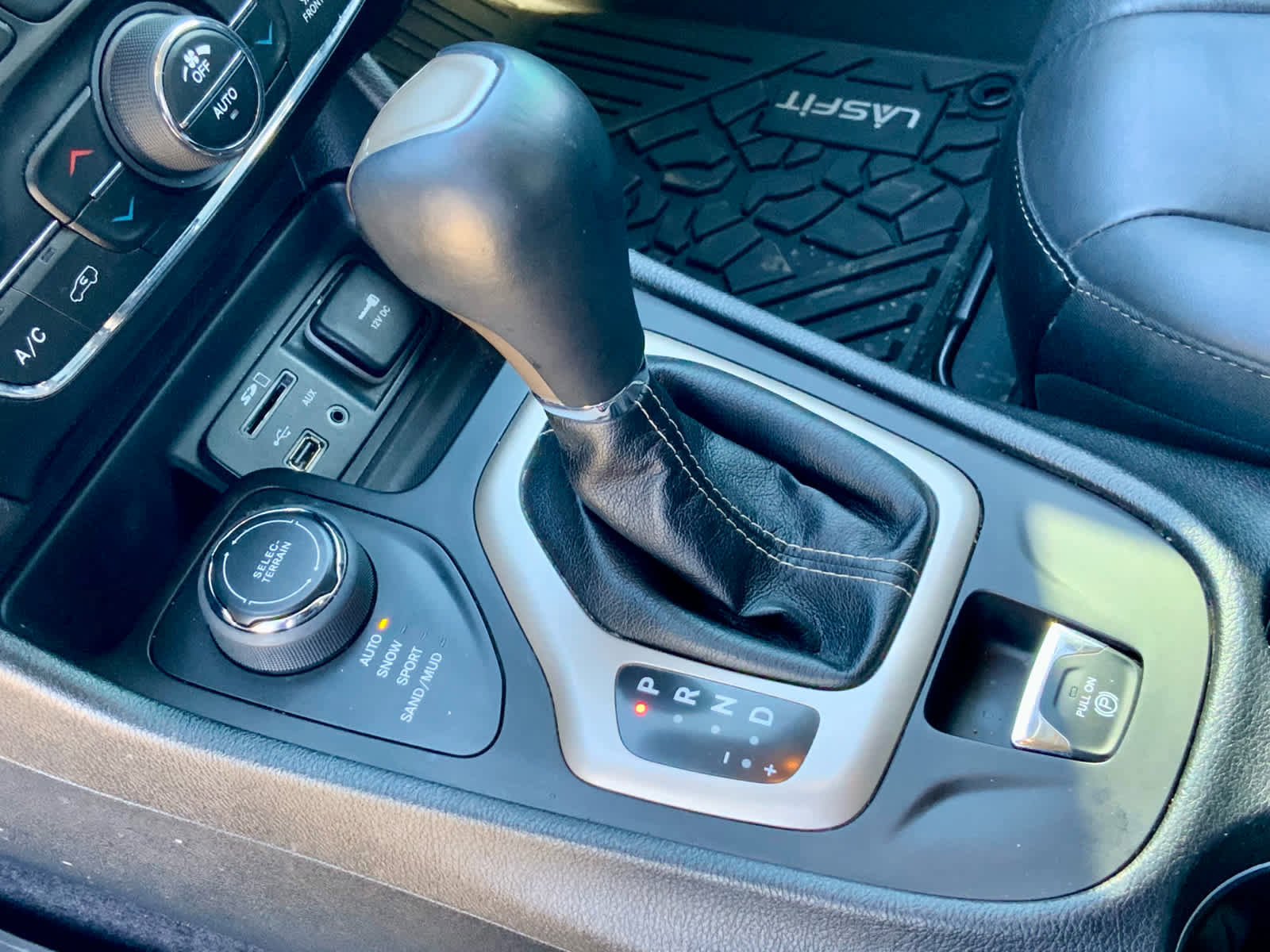 Used 2018 Jeep Cherokee Limited image 45