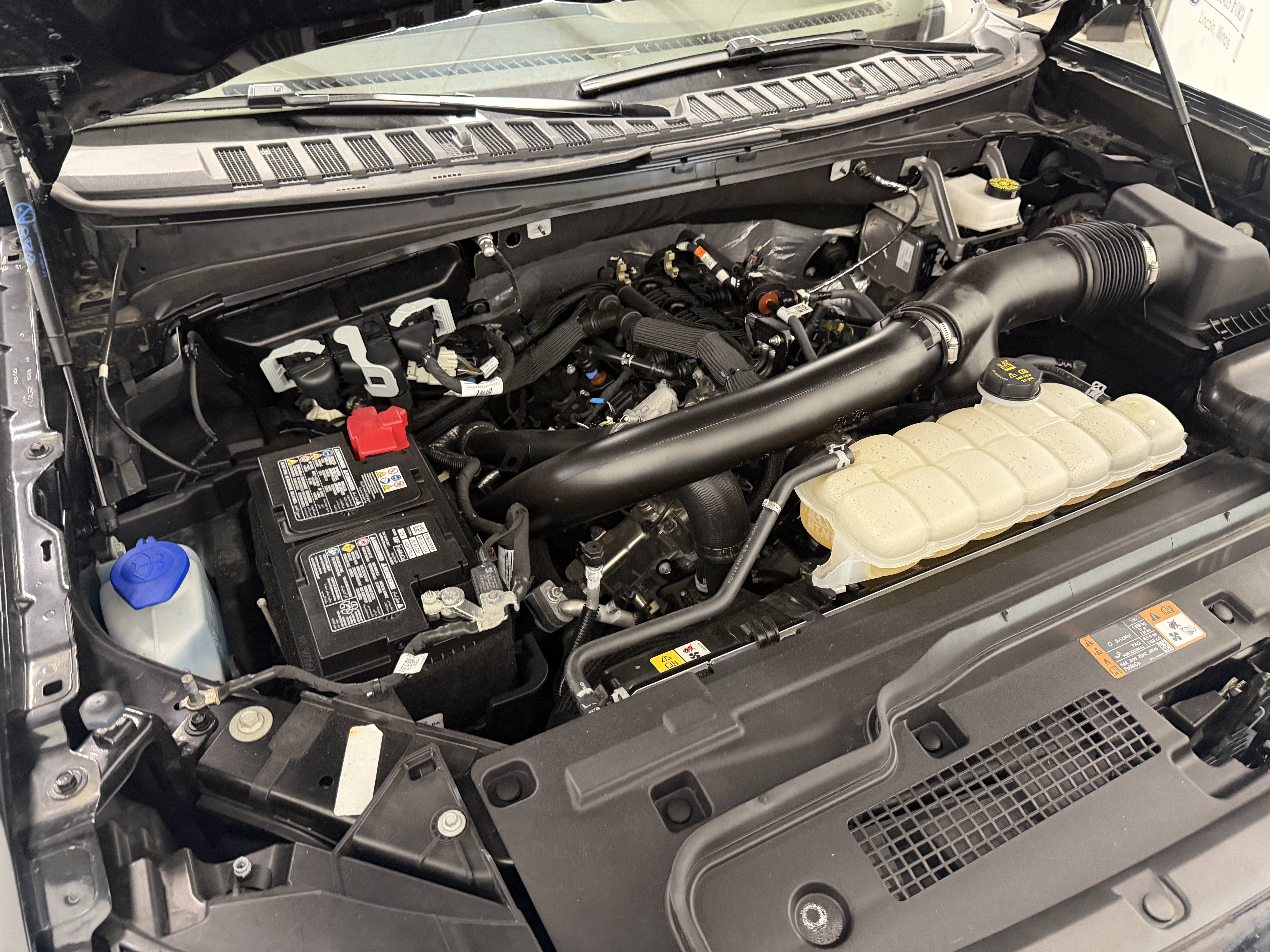 Used 2025 Ford Expedition Active AWD/4WD image 29