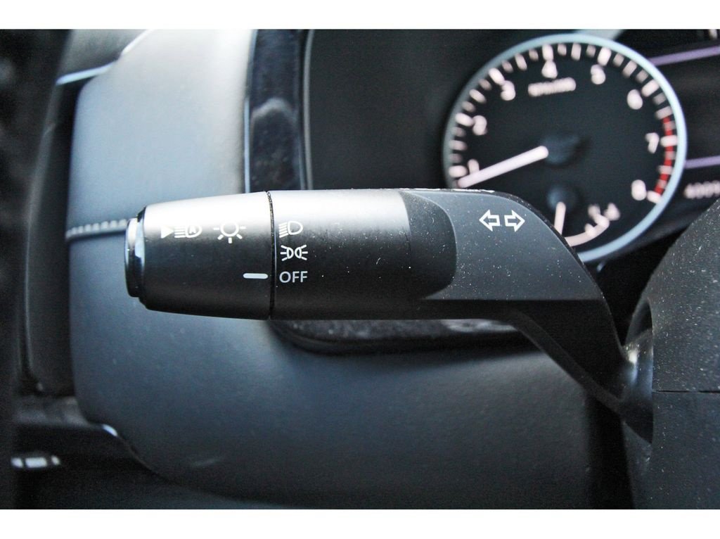 Certified 2024 Nissan Pathfinder SV FWD image 17