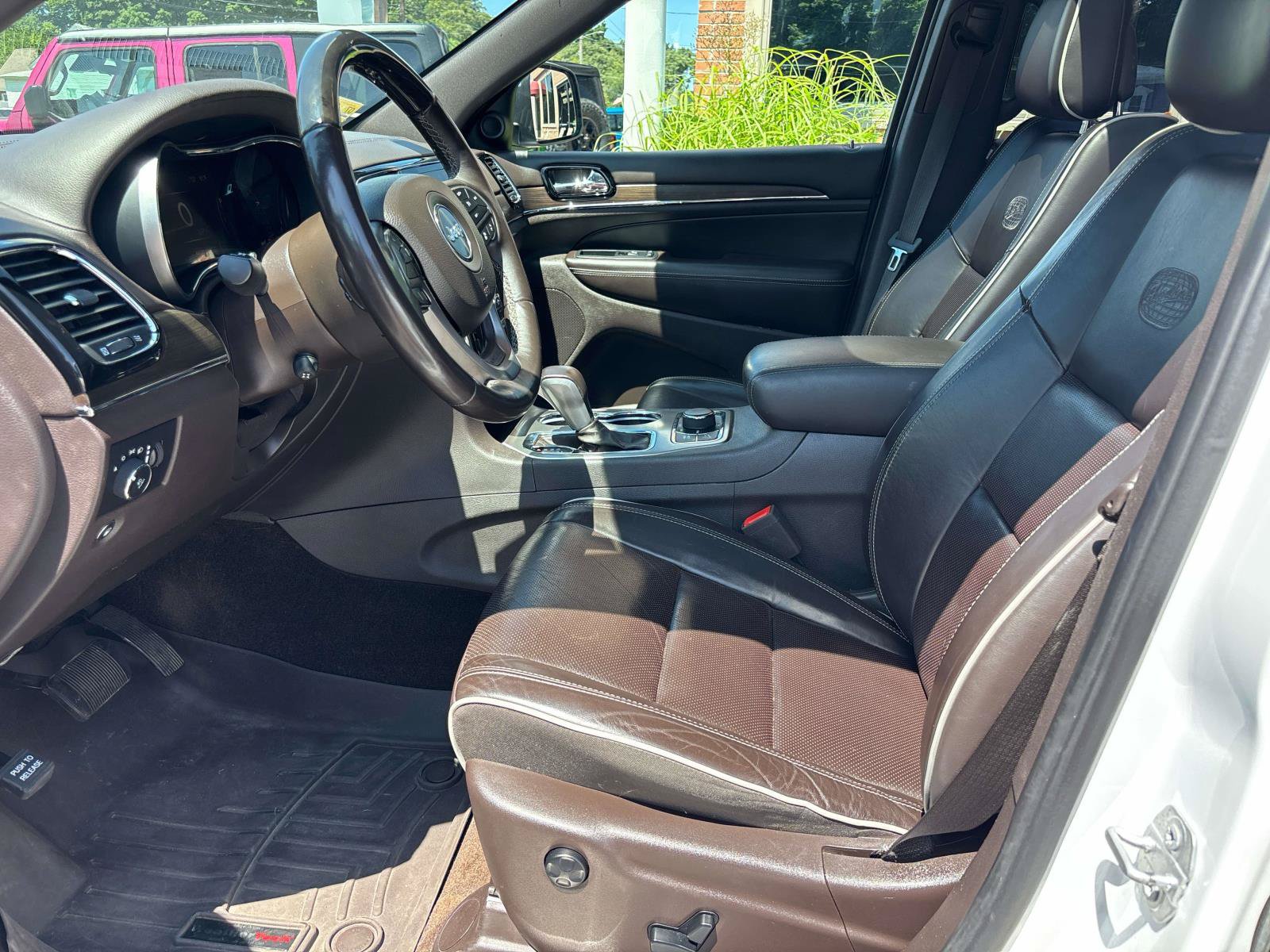 Used 2019 Jeep Grand Cherokee Overland AWD/4WD image 10