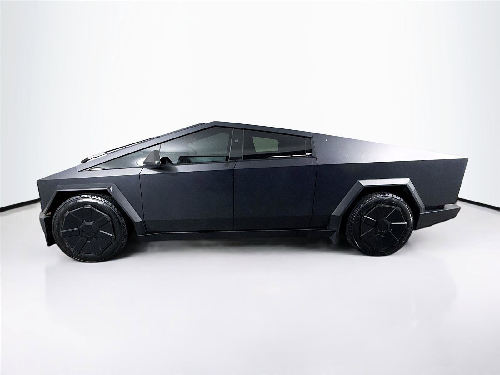 Used 2024 Tesla Cybertruck AWD Crew Cab image 21