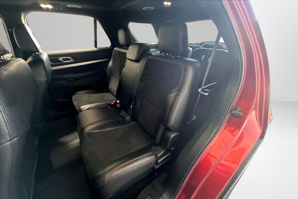 Used 2018 Ford Explorer XLT w/ XLT Appearance Package AWD/4WD image 22