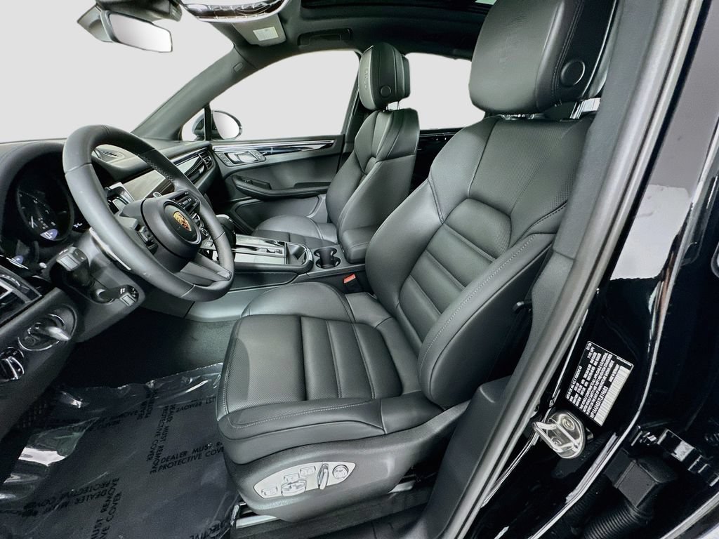New 2026 Porsche Macan AWD/4WD image 5