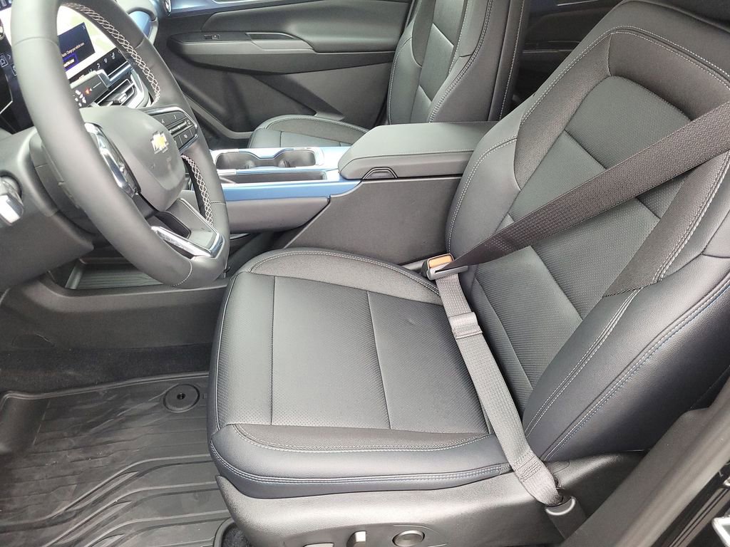 New 2026 Chevrolet Equinox EV LT image 18