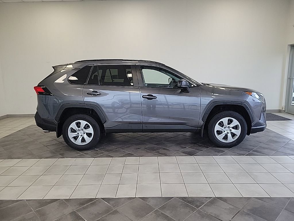 Used 2021 Toyota RAV4 LE image 4