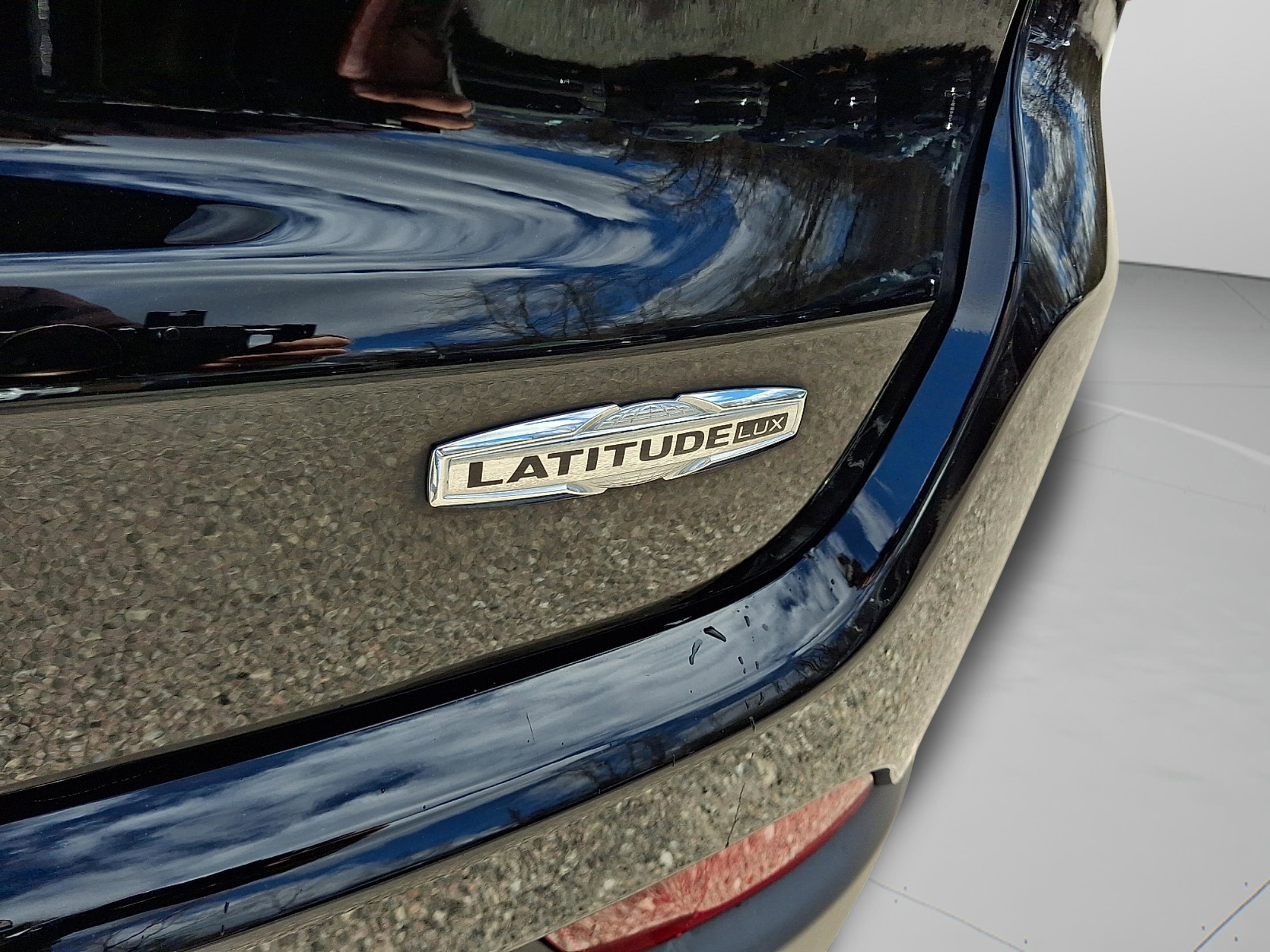 Certified 2023 Jeep Compass Latitude w/ Sun and Sound Group image 32