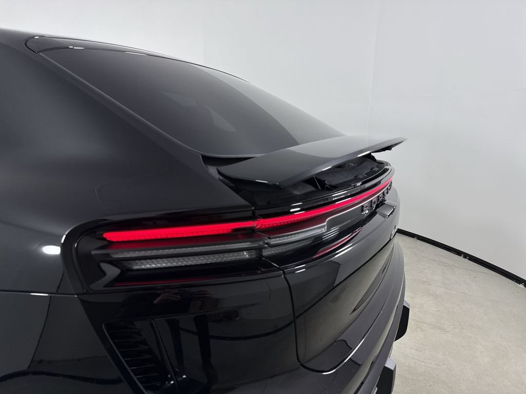 New 2026 Porsche Macan Turbo Electric AWD/4WD image 17