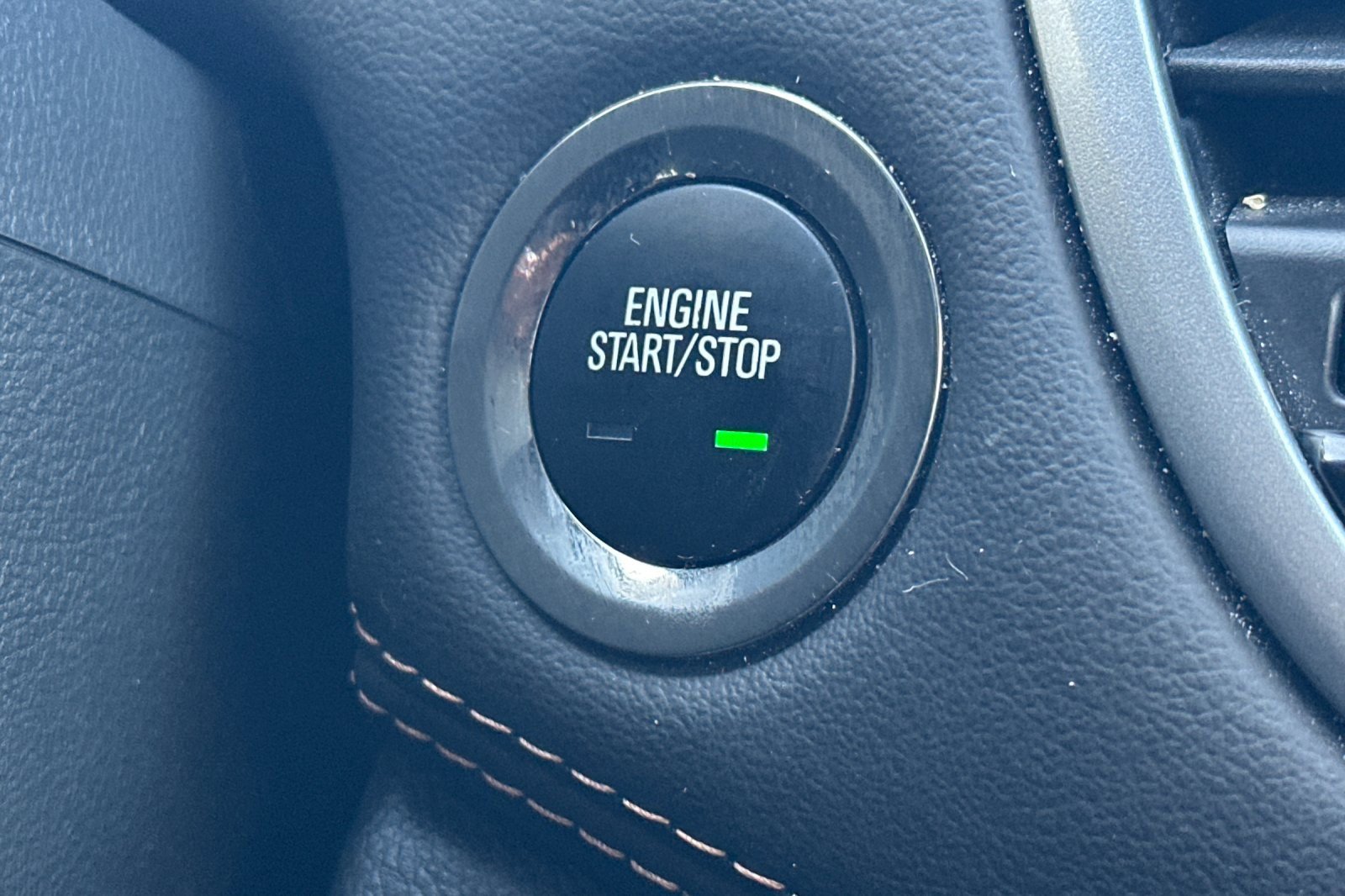 Used 2022 Chevrolet Trax LT w/ LT Convenience Package image 34