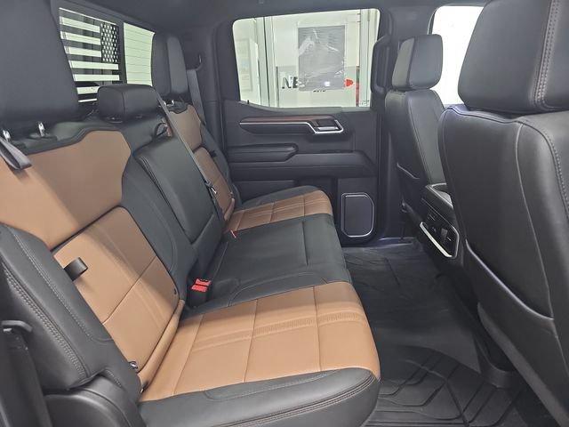 Used 2024 Chevrolet Silverado 1500 High Country w/ Technology Package AWD/4WD image 32