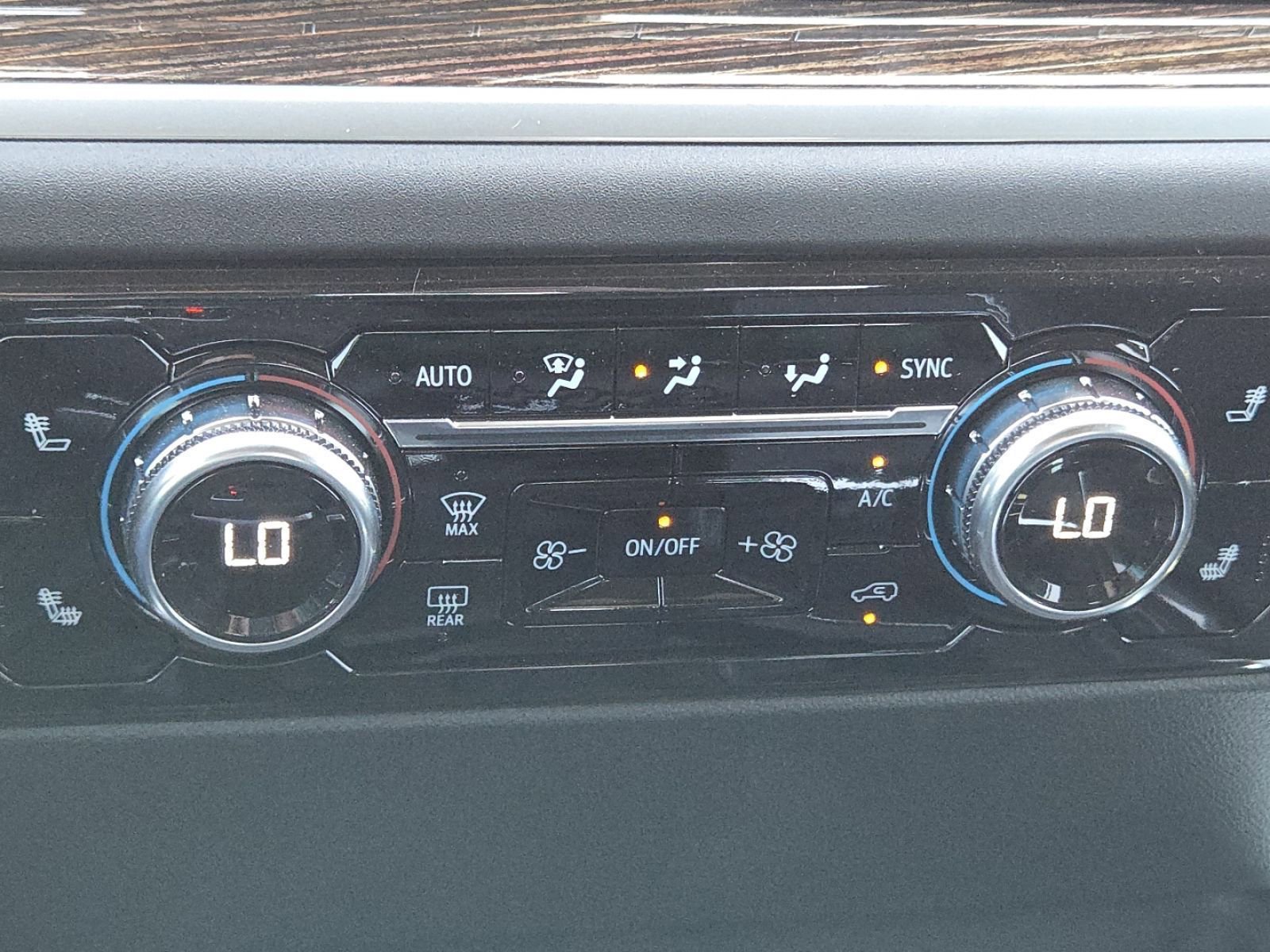 New 2026 GMC Sierra 1500 Elevation image 32