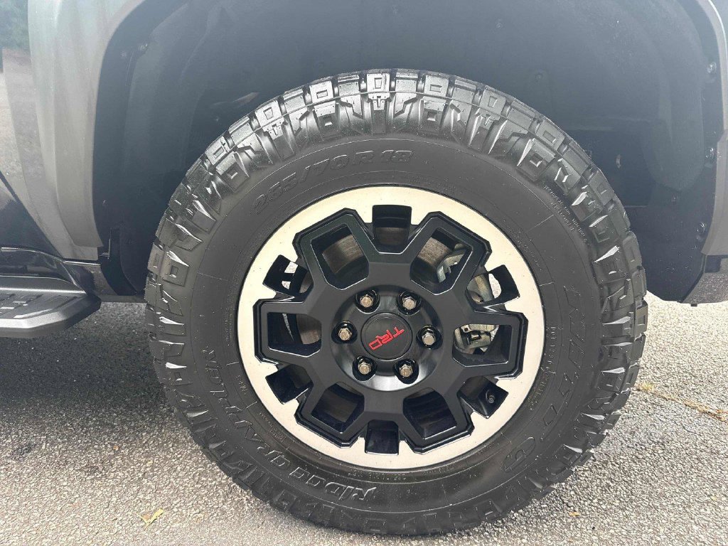 Used 2025 Toyota 4Runner TRD Off-Road AWD/4WD image 31