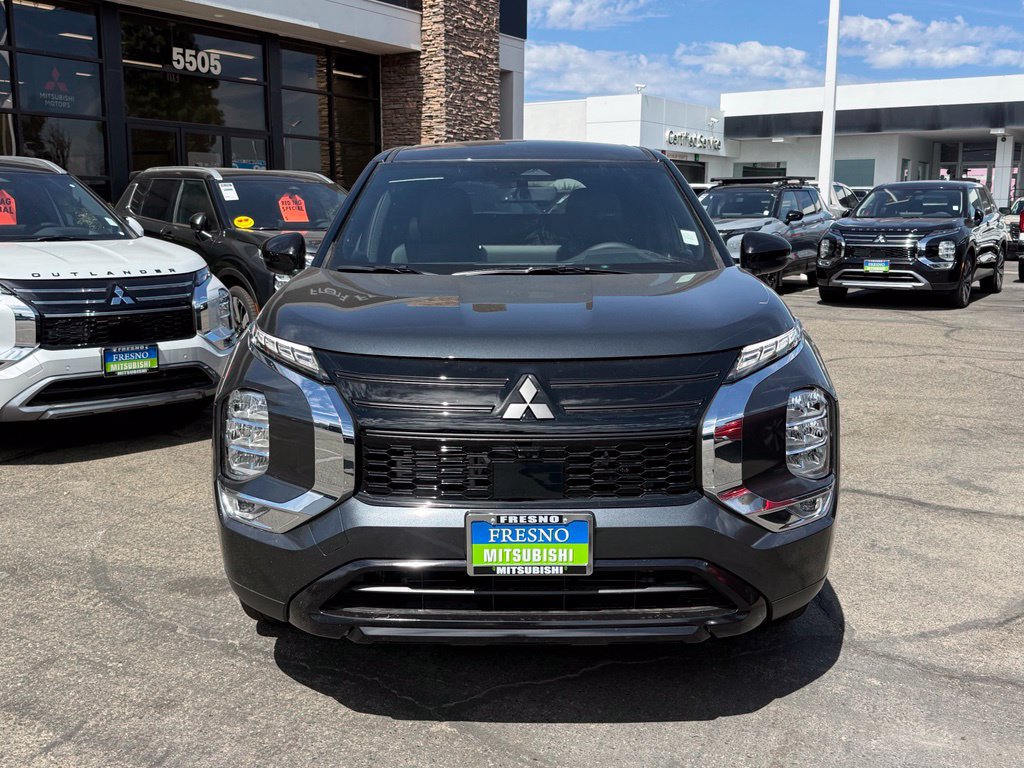 New 2026 Mitsubishi Outlander LE FWD image 3