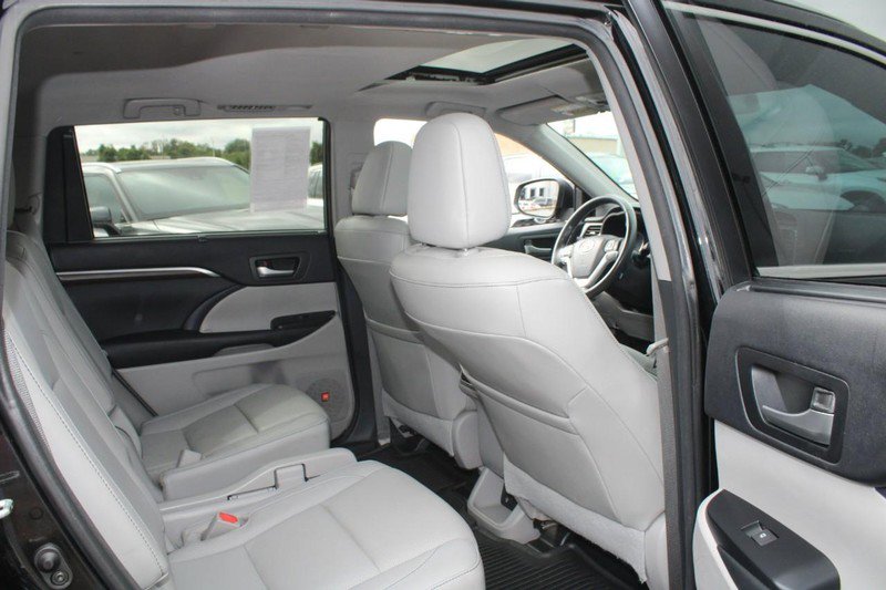 Used 2015 Toyota Highlander Limited image 10