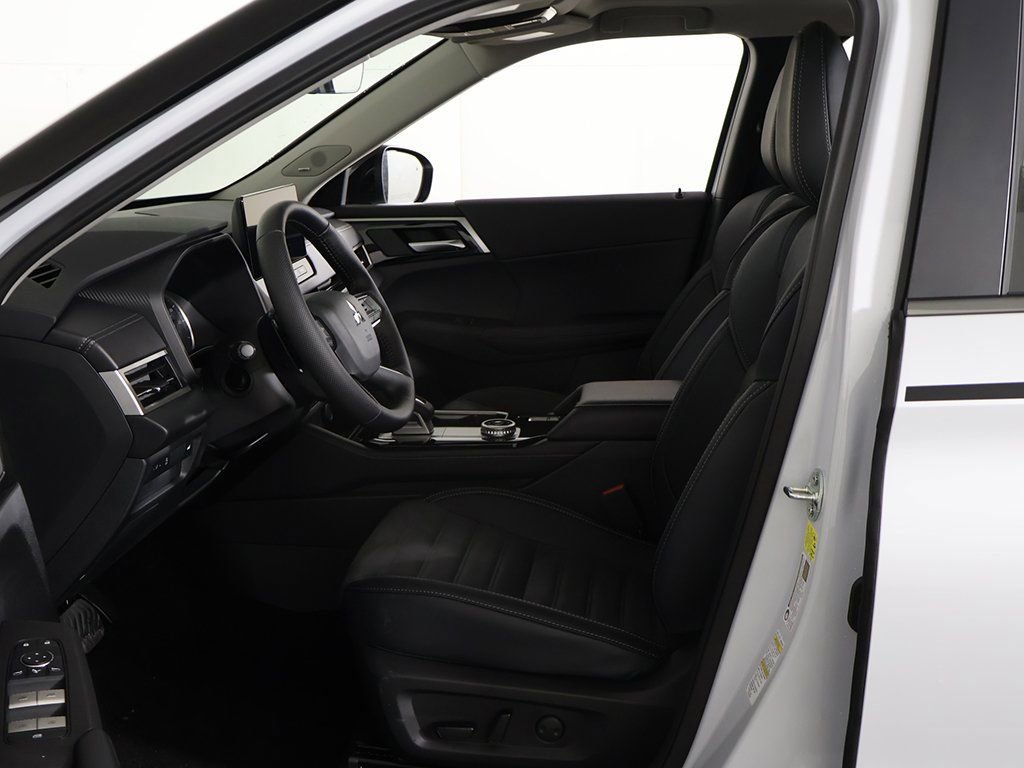New 2026 Mitsubishi Outlander AWD image 29