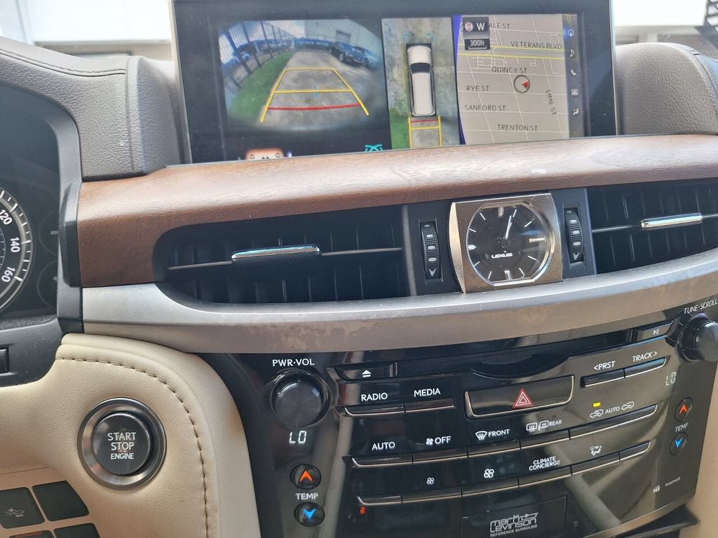 Used 2021 Lexus LX 570 4WD w/ Luxury Package image 12