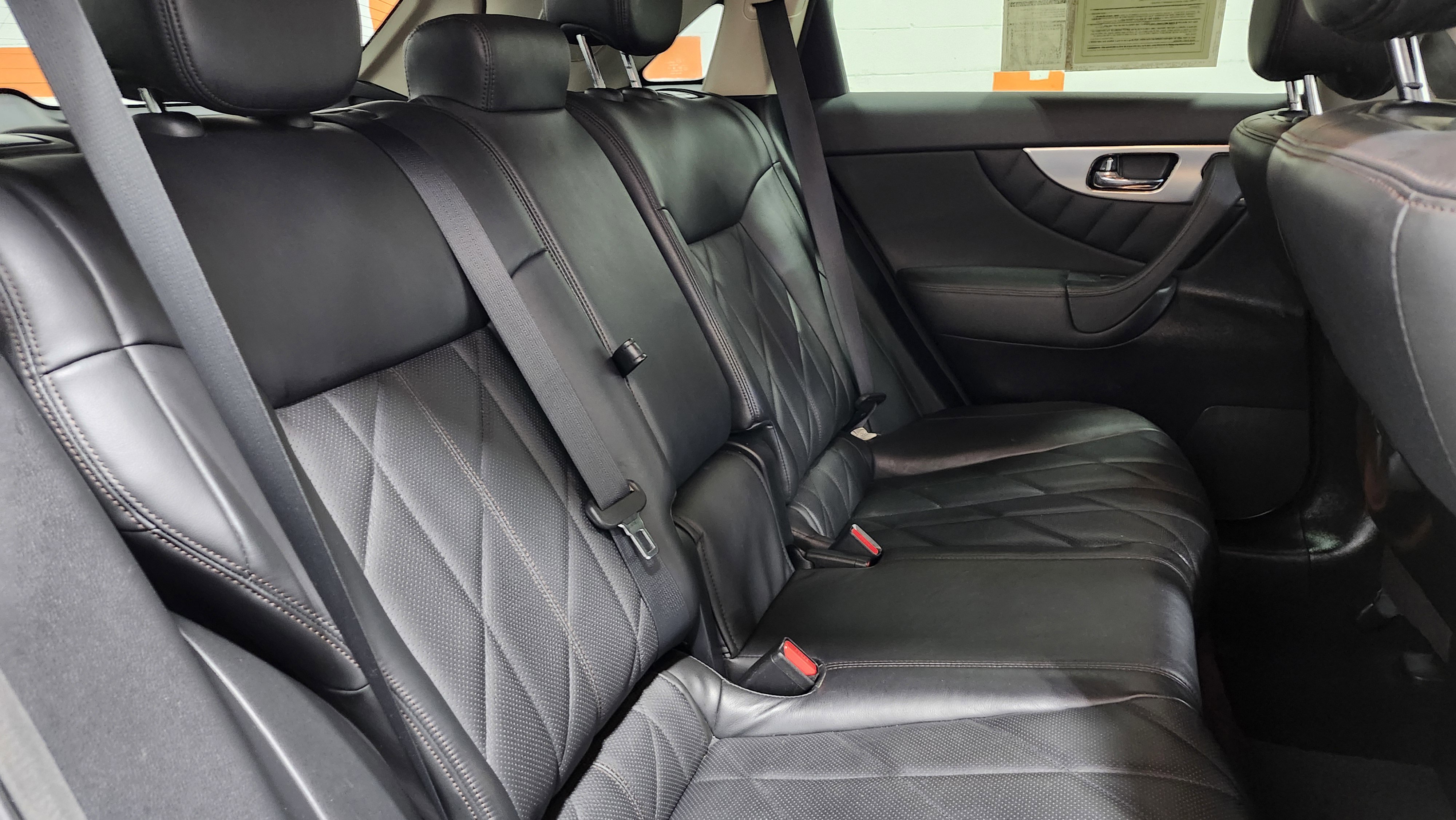 Used 2011 INFINITI FX35 AWD w/ Premium Pkg image 21