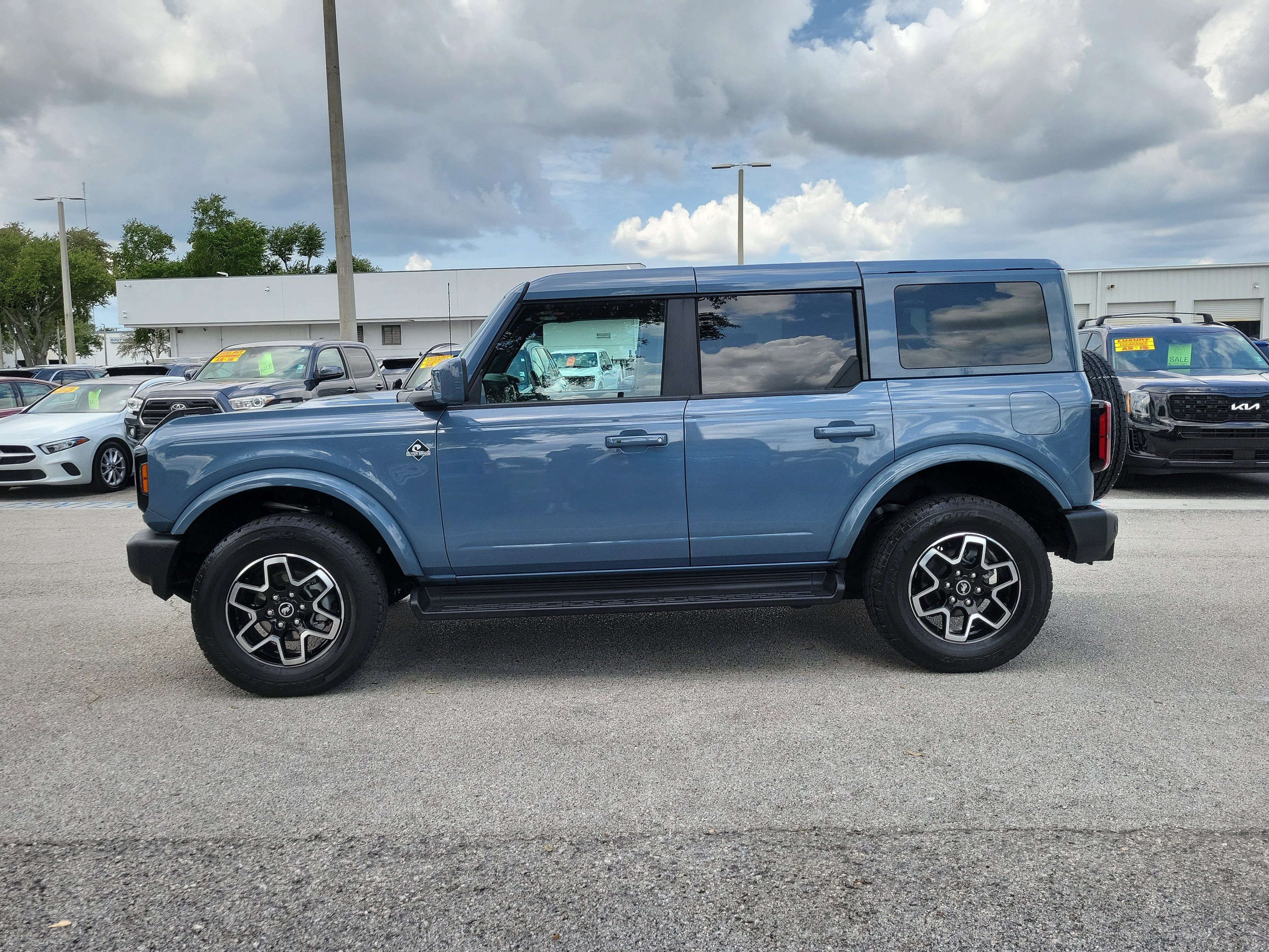 Certified 2025 Ford Bronco Outer Banks AWD/4WD image 6