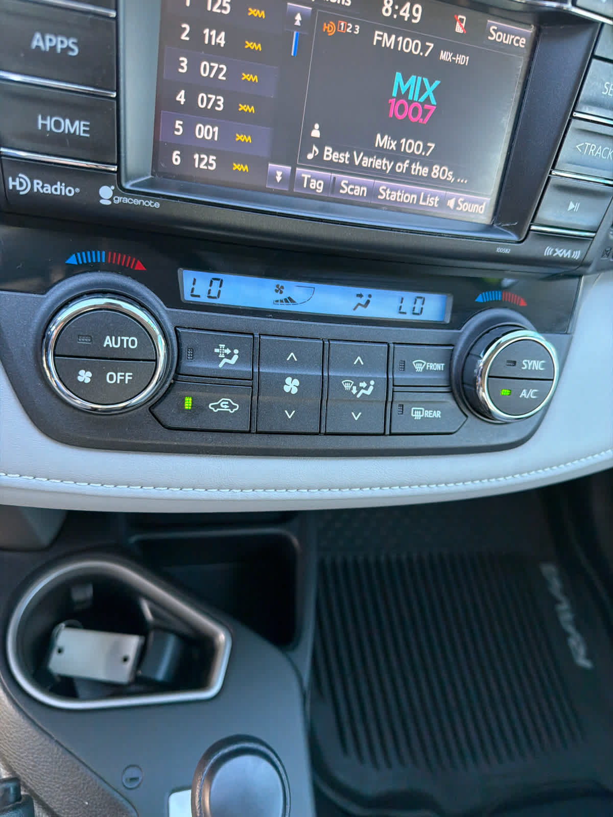 Used 2018 Toyota RAV4 XLE w/ Plus Extra Value Package AWD/4WD image 21
