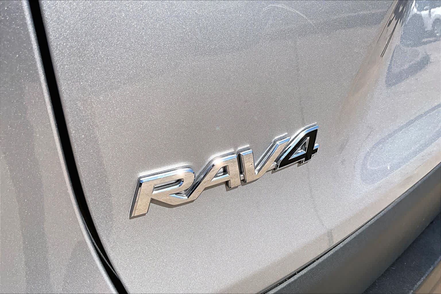 Used 2025 Toyota RAV4 LE AWD/4WD image 30