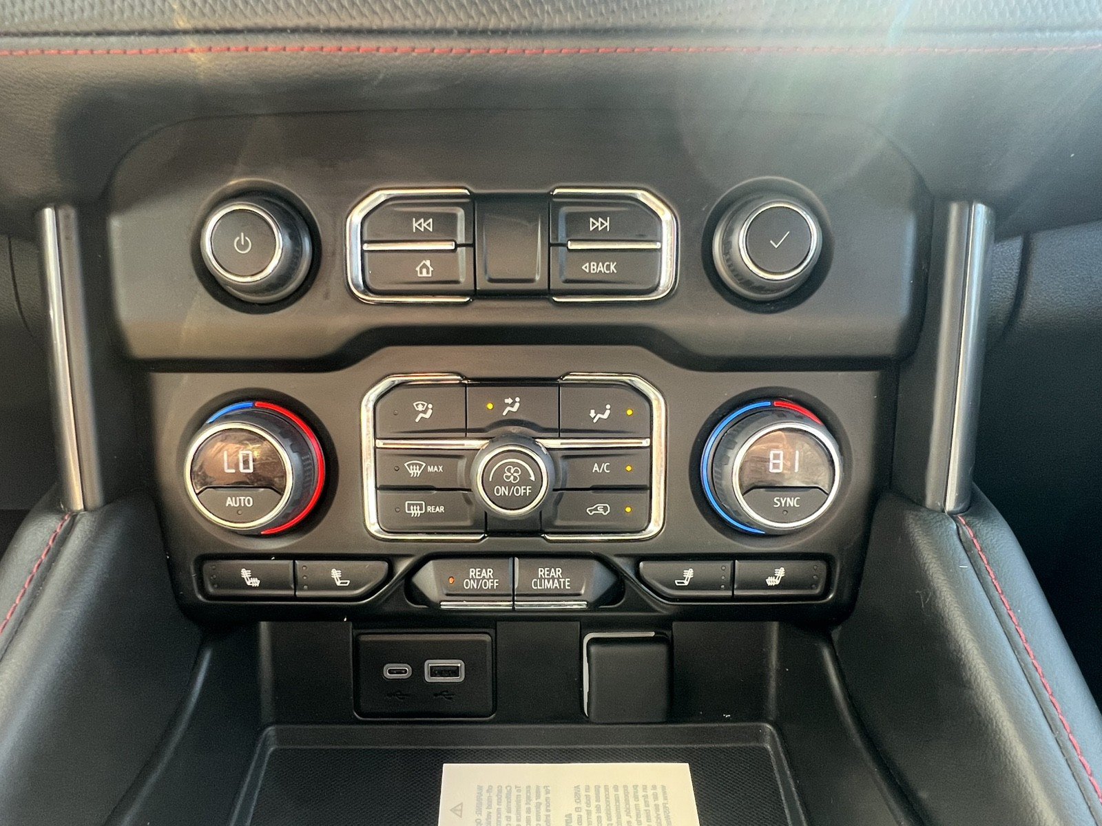 Used 2024 Chevrolet Suburban RST RWD image 30