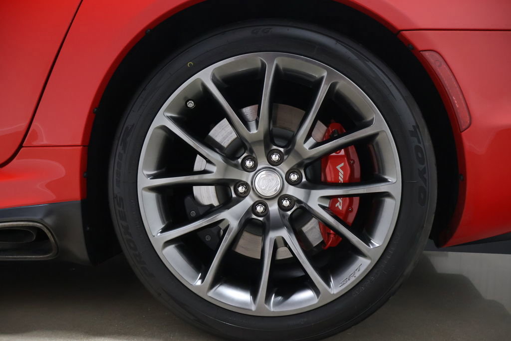 Used 2013 SRT Viper GTS w/ GTS Laguna Interior Pkg image 16