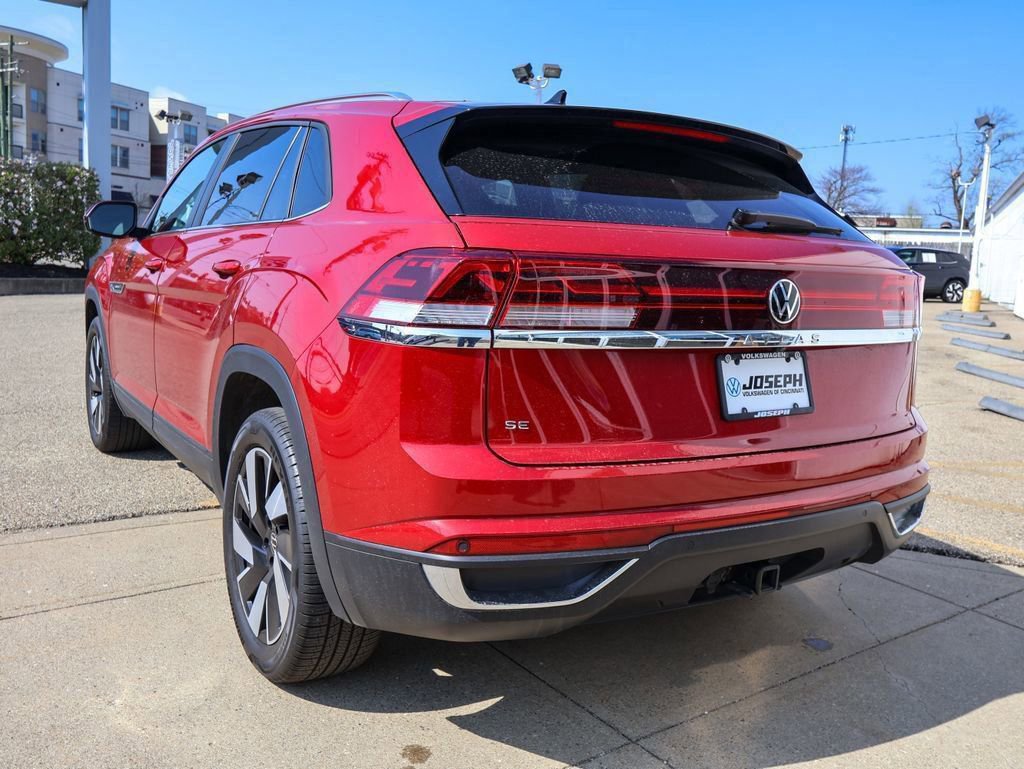 Certified 2025 Volkswagen Atlas Cross Sport SE w/ Panoramic Sunroof Package image 3