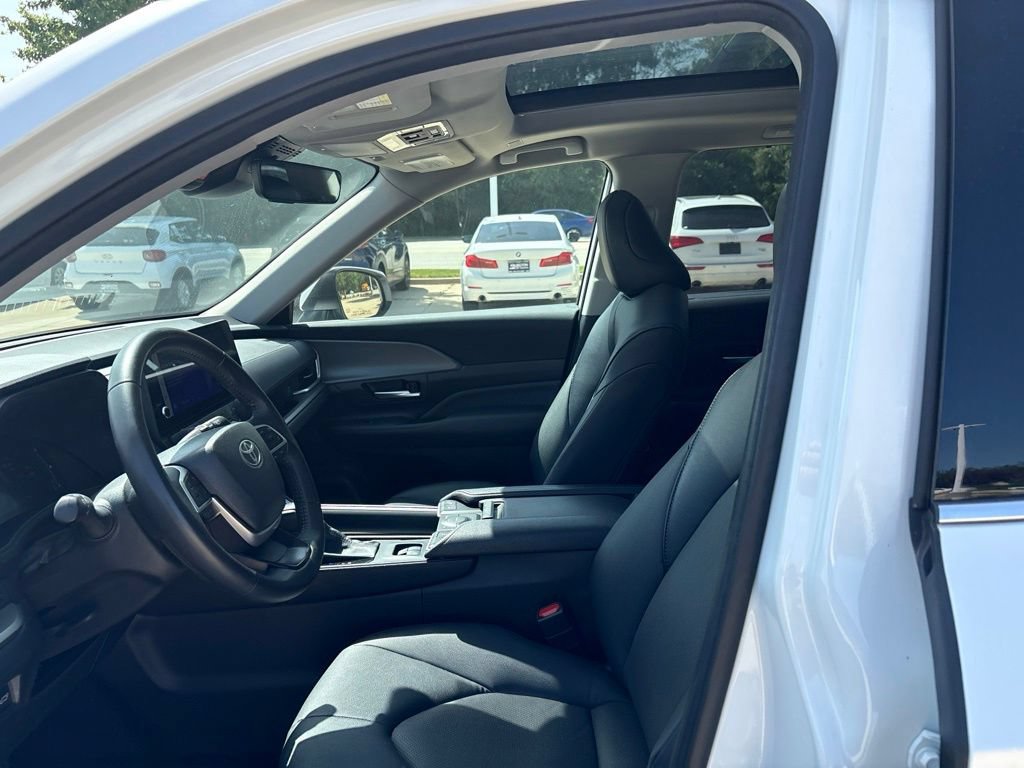 Used 2025 Toyota Grand Highlander AWD Hybrid image 12